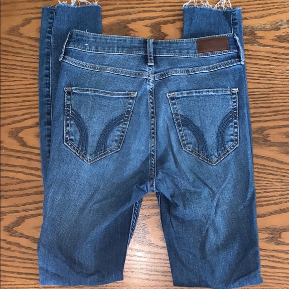 🔴SOLD🔴 Dark Wash Hollister Ripped Jeans - Picture 2 of 10